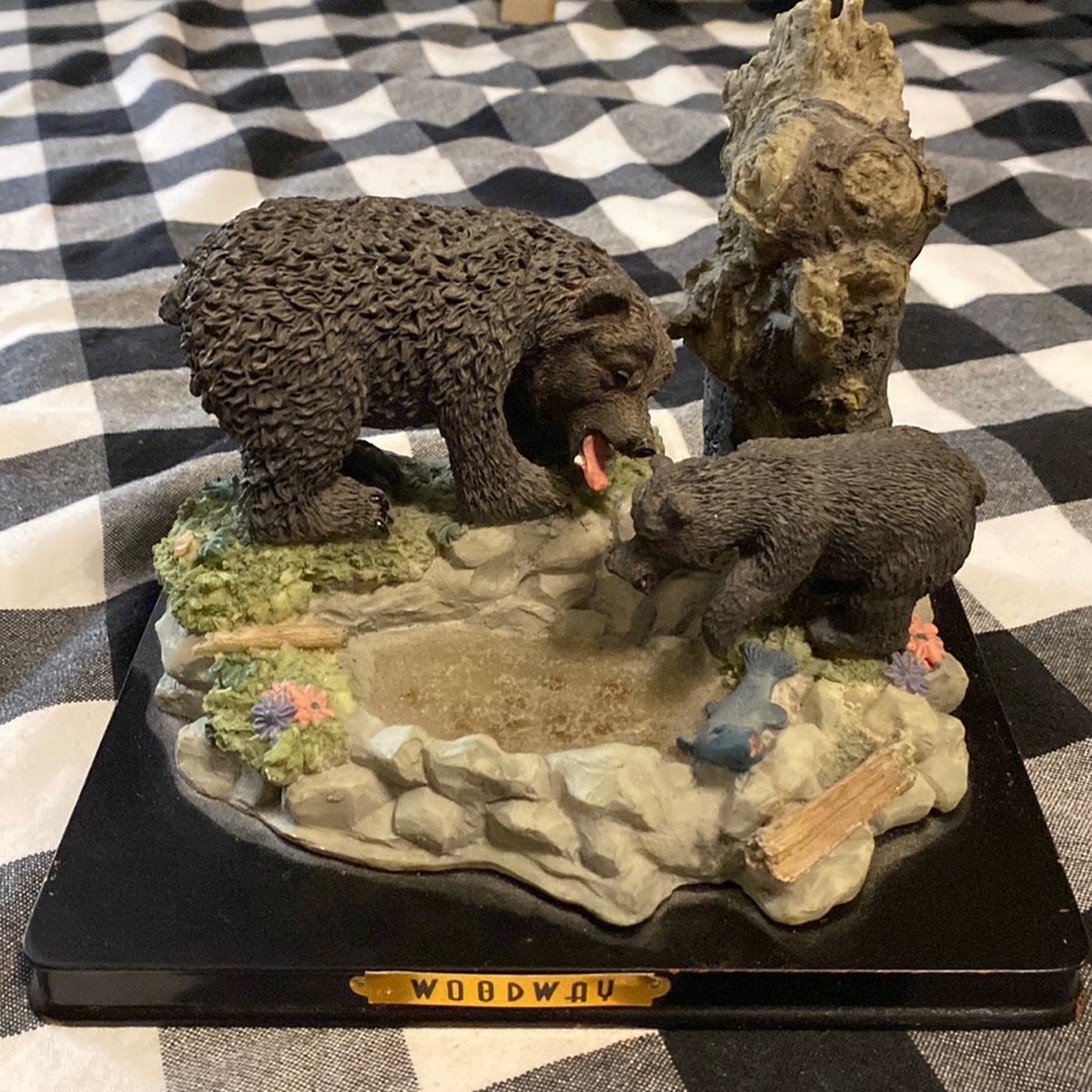 Woodway bears figurine